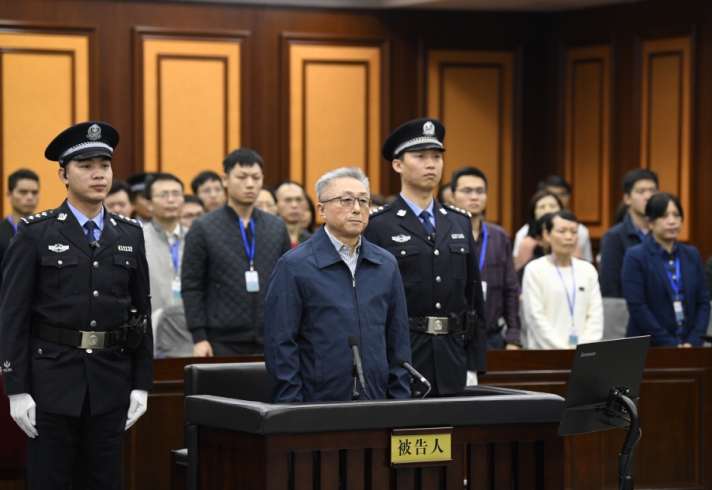 上海市人民检察院原检察长一审被判无期