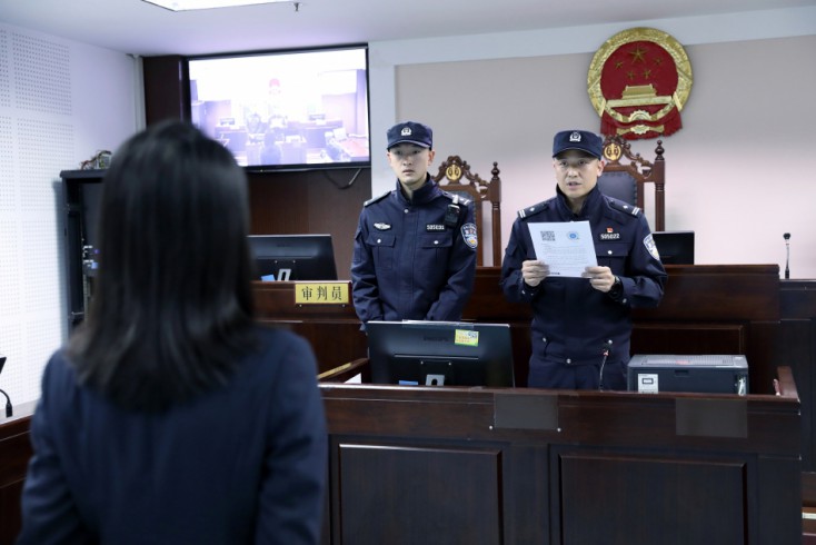 重庆五中院司法制裁两名扰乱诉讼秩序当事人