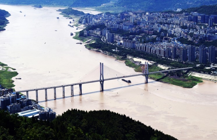 重庆云阳：洪峰过境三峡，江水变得浑黄