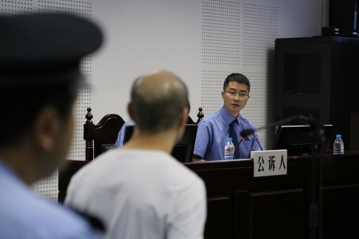 重庆五中院开庭审理朱某贩卖毒品罪一案